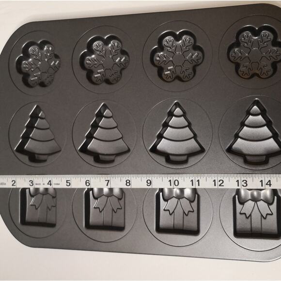 WILTON Christmas Treats Made Simple Holiday Shapes Cookie Pan Gifts Bakeware - Picture 3 of 5